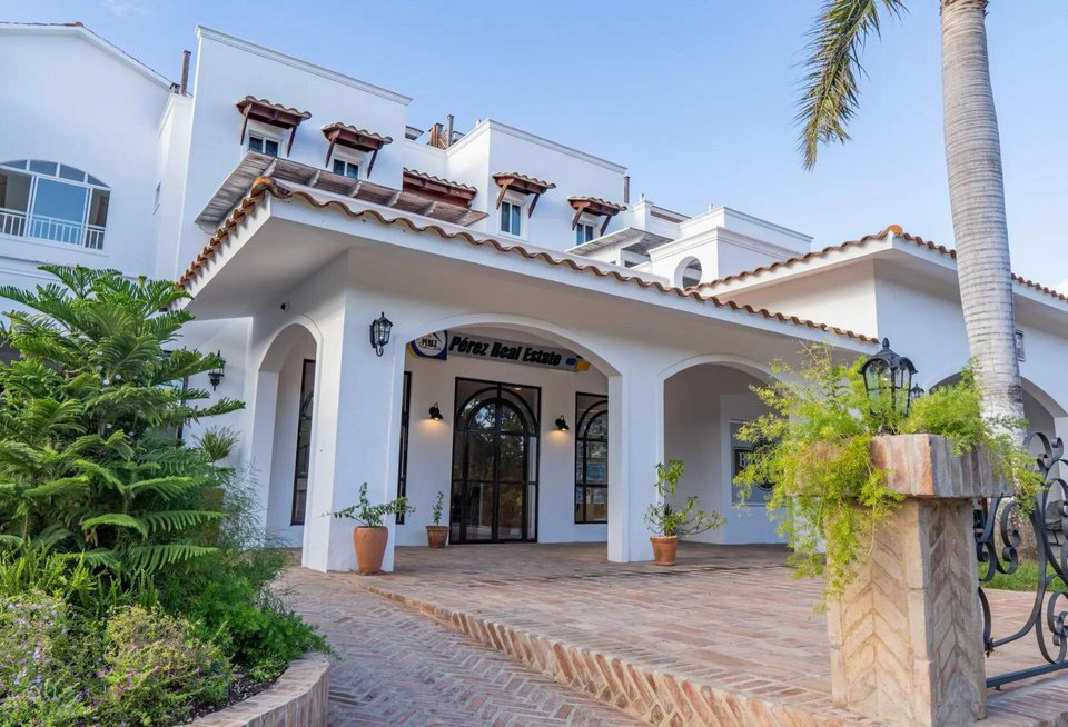 The entrance to the Pérez Real Estate agency in Dominicus, at Los Flamencos